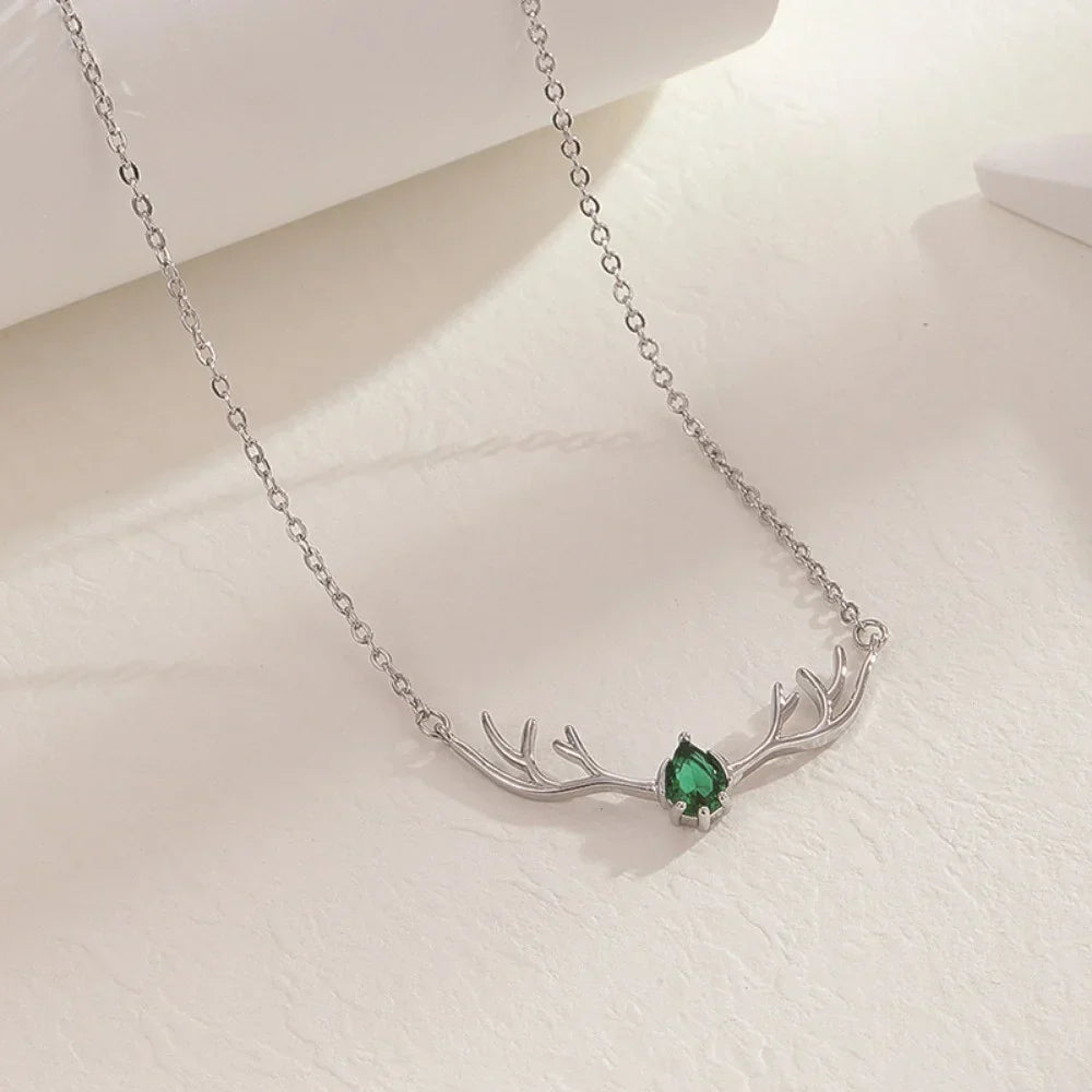 Collier en Bois de Cerf avec Charme Cœur Délicat