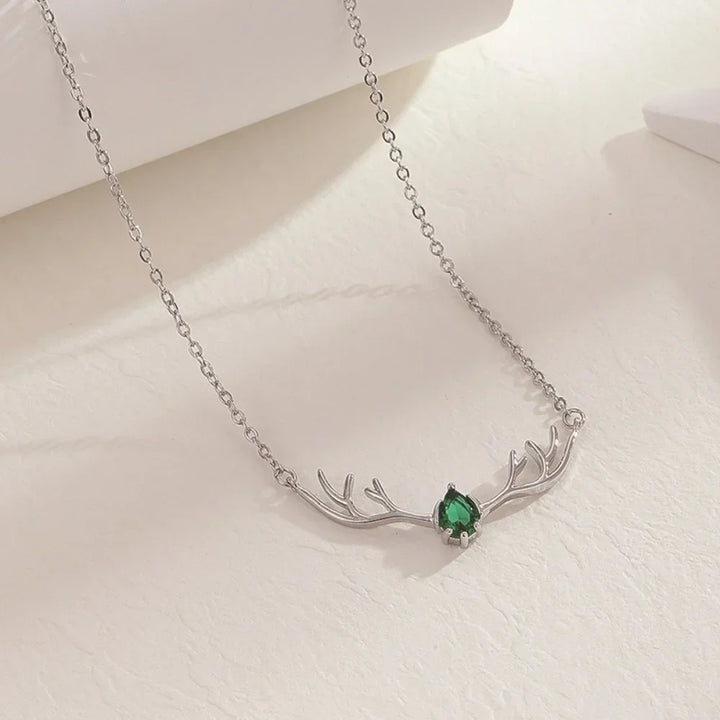 Collier en Bois de Cerf avec Charme Cœur Délicat