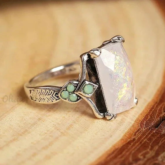 Bague Vintage en Opale Argentée