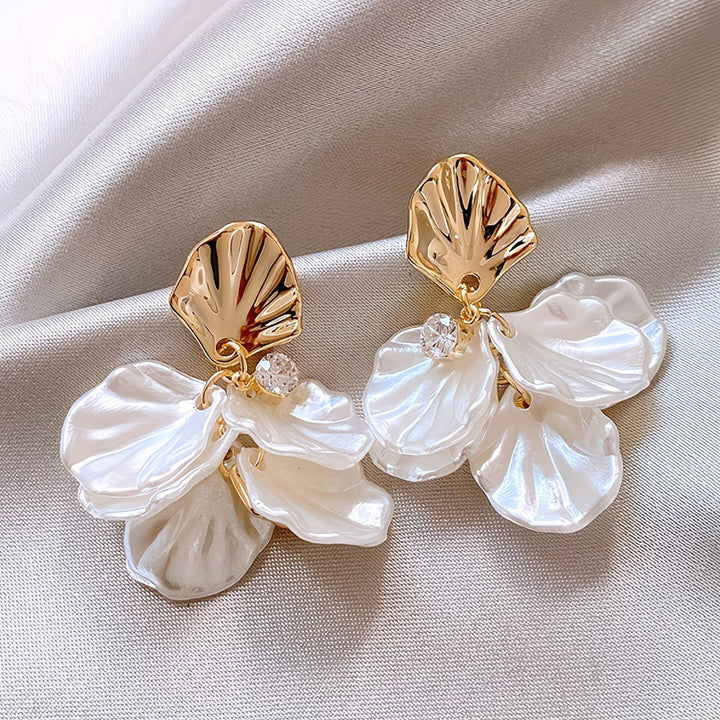 Les Boucles d'Oreilles en Perles de Pétales Givrées