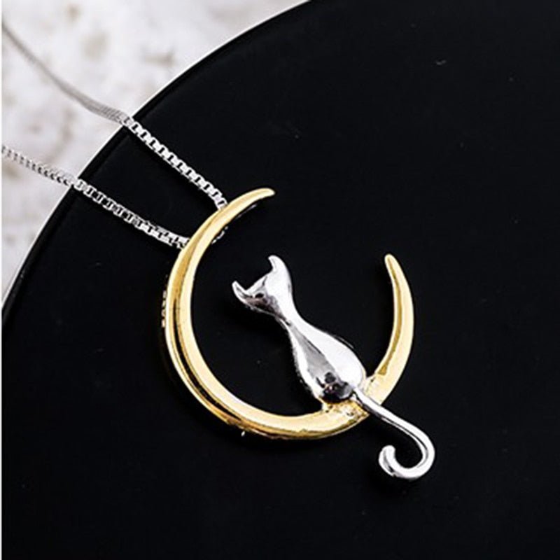Collier élégant de chat avec croissant et chat