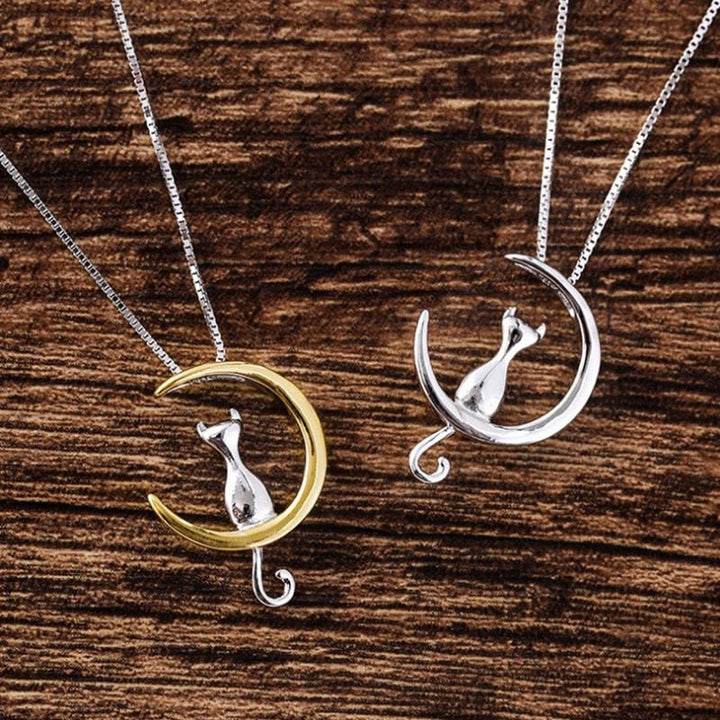 Collier élégant de chat avec croissant et chat