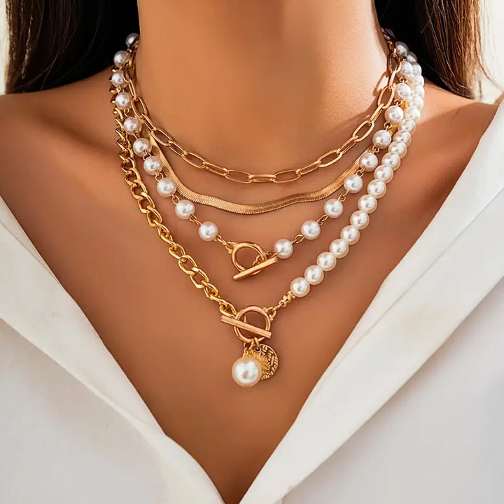 Ensemble de colliers superposés en perles modernes