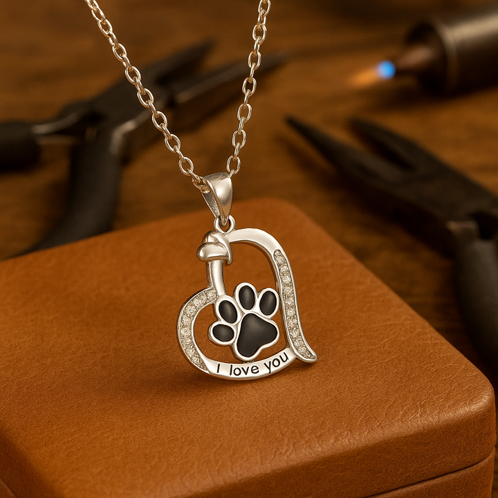 Collier en forme de patte de chien cœur avec zirconia