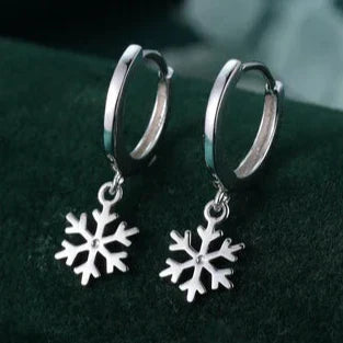 Boucles d'oreilles Huggie en flocon de neige