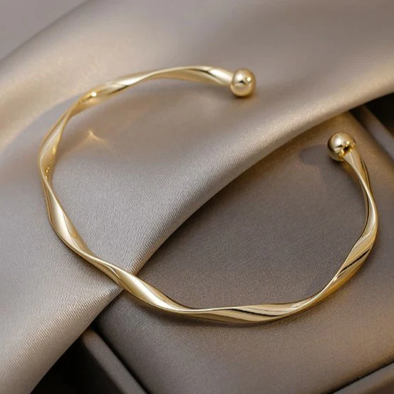 Bracelet Ouvert Élégant en Or
