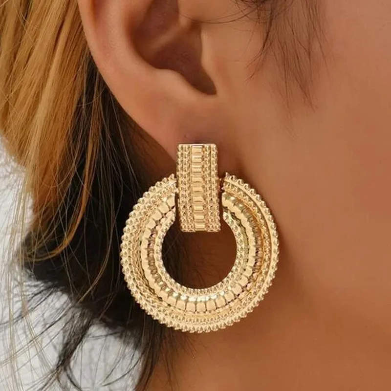 Boucles d'oreilles Mandala creuses en or élégant