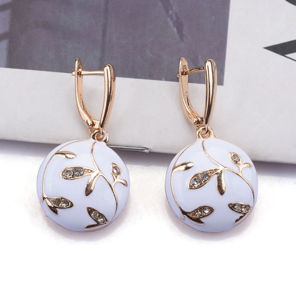 Boucles d'oreilles vintage blanches et dorées