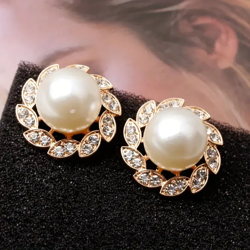 Boucles d'oreilles Exquises en Perle et Feuilles Brillantes | Or