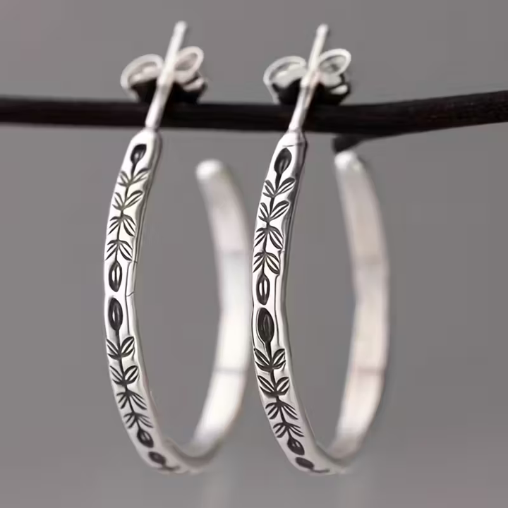 Boucles d'oreilles légères en forme de cerceau