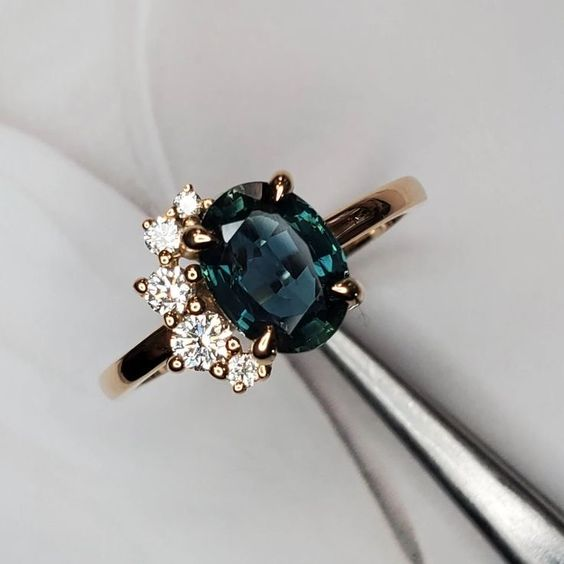 Bague Vintage en Cristal Bleu et Zirconia