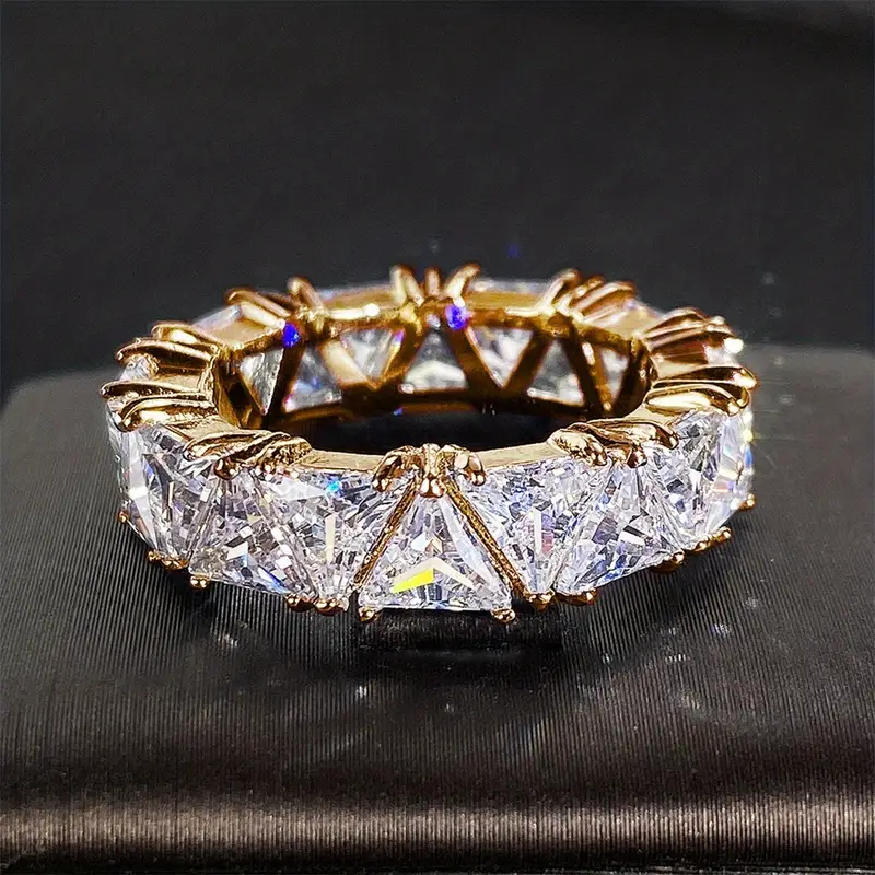 Bague en Or avec Cristaux Brillants Incrustés