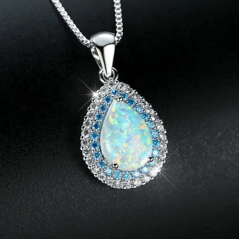 Collier Pailleté en Opale Bleue Élégante avec Pendentif | Or Blanc