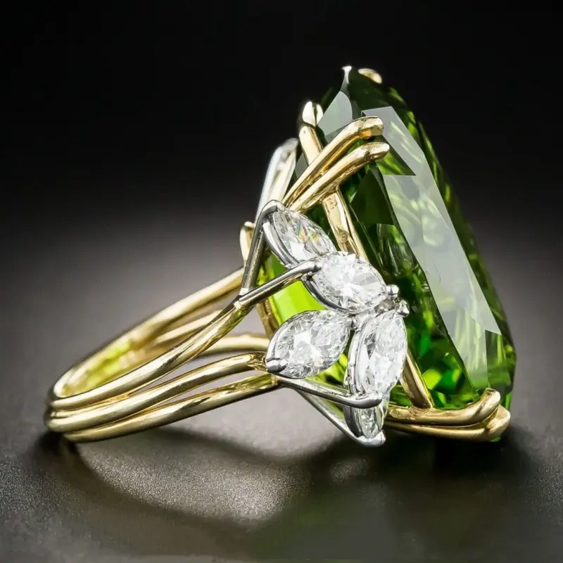 Bague en Verre Cubique Olive Dorée