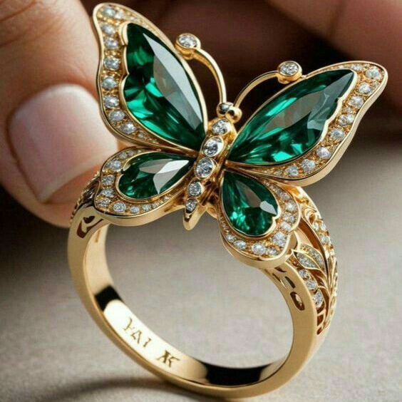 Bague en Or avec Papillon Cristallin Vert
