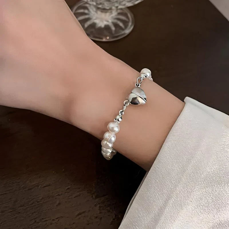 Collier et bracelet en perles de cœur magnétique