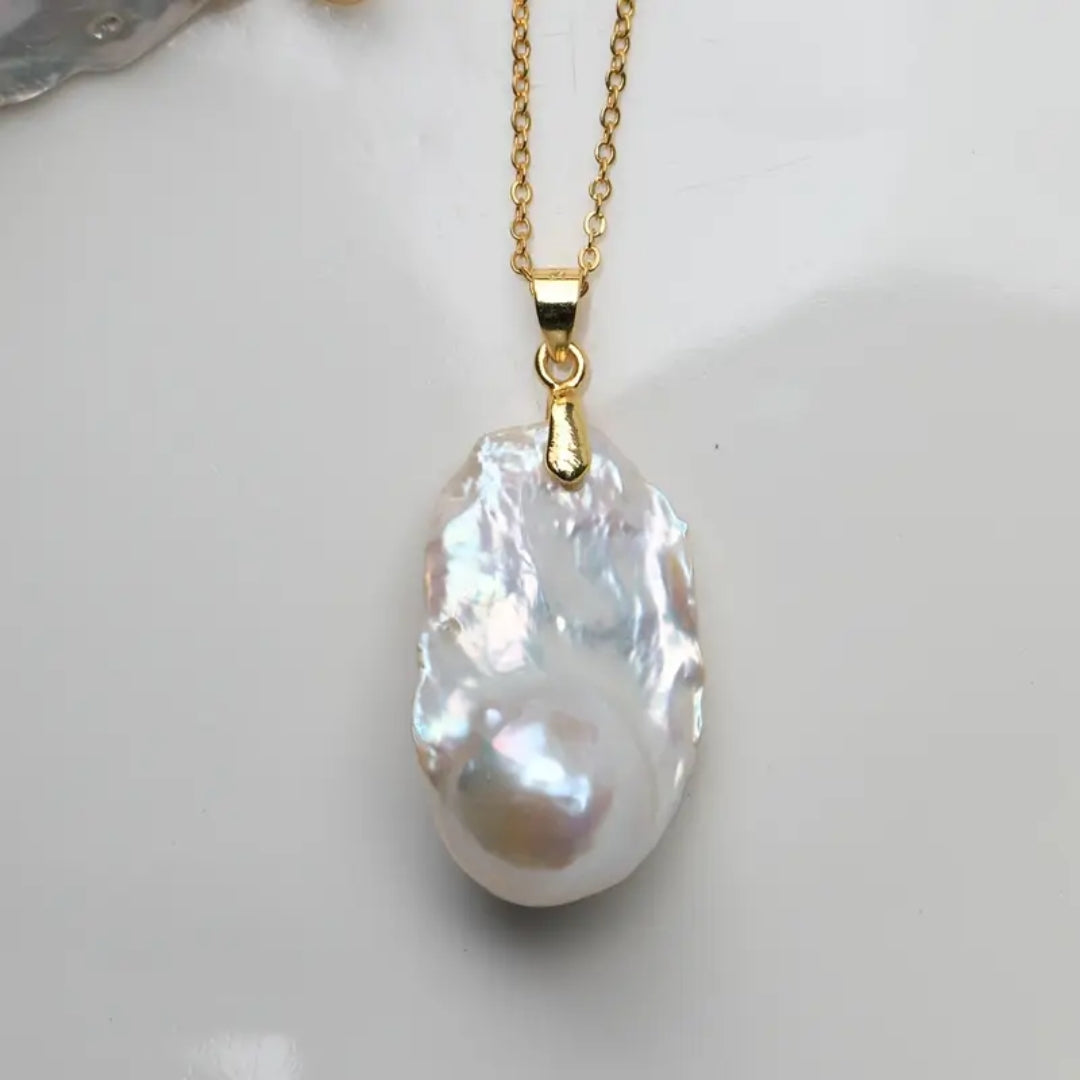 Collier en Or avec Pierre Blanche