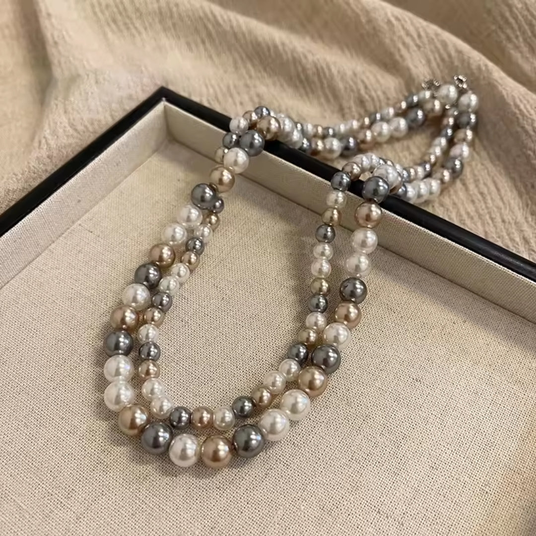 Collier de perles noir et blanc