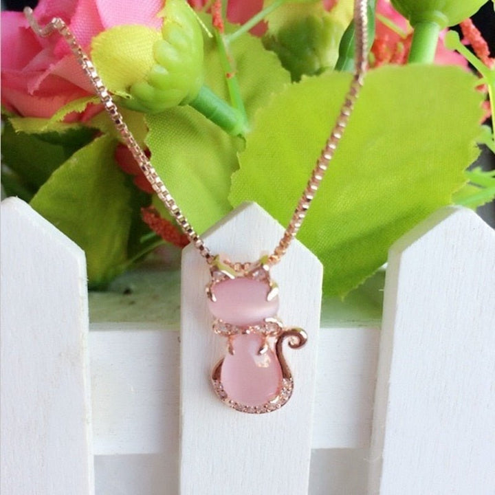 Collier de chat mignon en pierre rose avec zircon