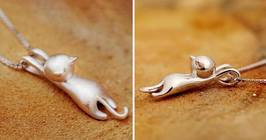 Collier en argent sterling 925 avec un chaton espiègle