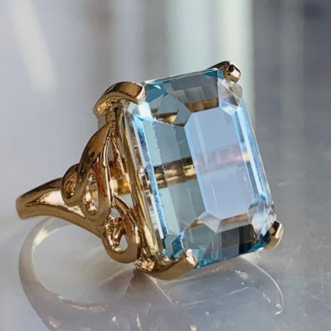 Bague en verre bleu carré élégant avec dorure