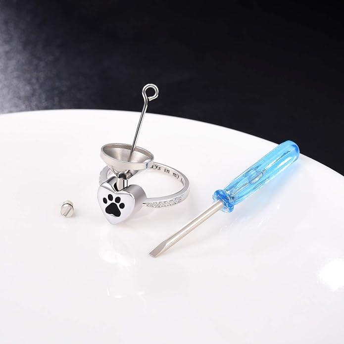 Bague Urne en Forme de Patte de Coeur – Bijoux Commémoratifs pour Animaux de Compagnie